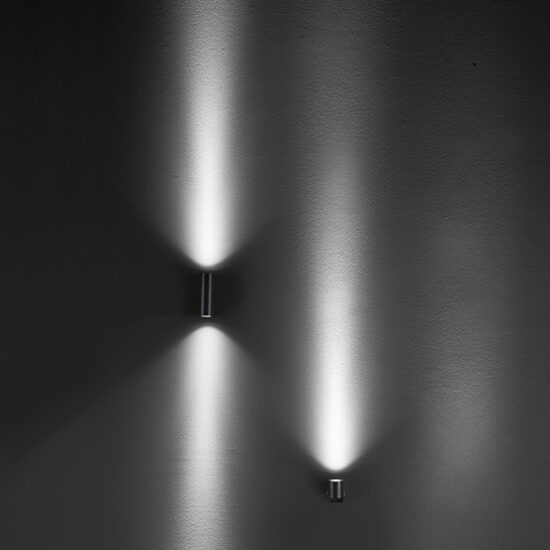 Wandleuchte mit direkt und indirektem Licht Wandleuchte mit direkt und indirektem Licht