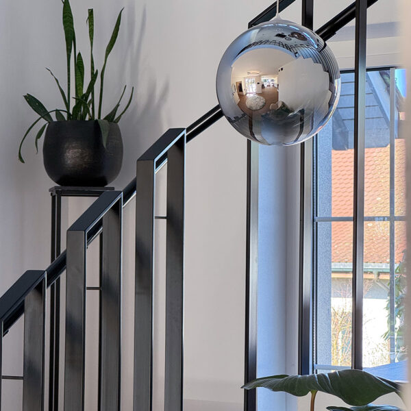 Pendelleuchte bei der Treppe