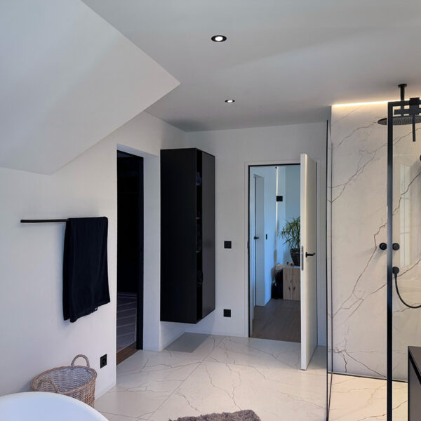 Badezimmer im New England Living Stil modern umgesetzt