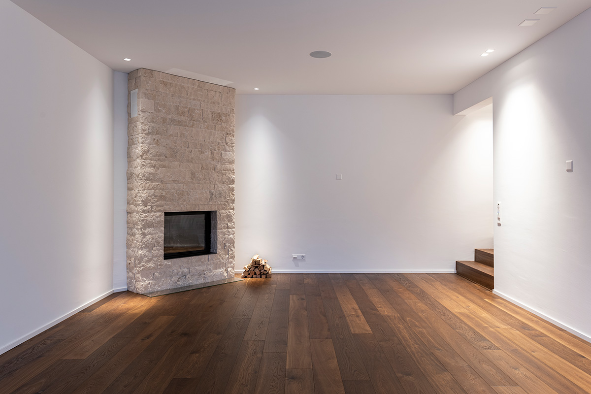 Wohnzimmer mit Kamin