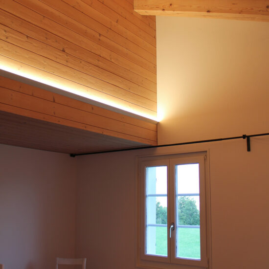 Profilleuchte für die Beleuchtung der Decken Profilleuchte für die Beleuchtung der Decken