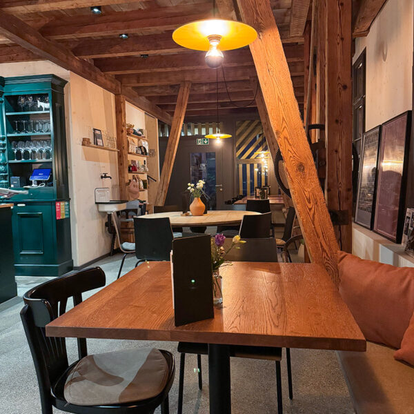 Beleuchtung der Tische